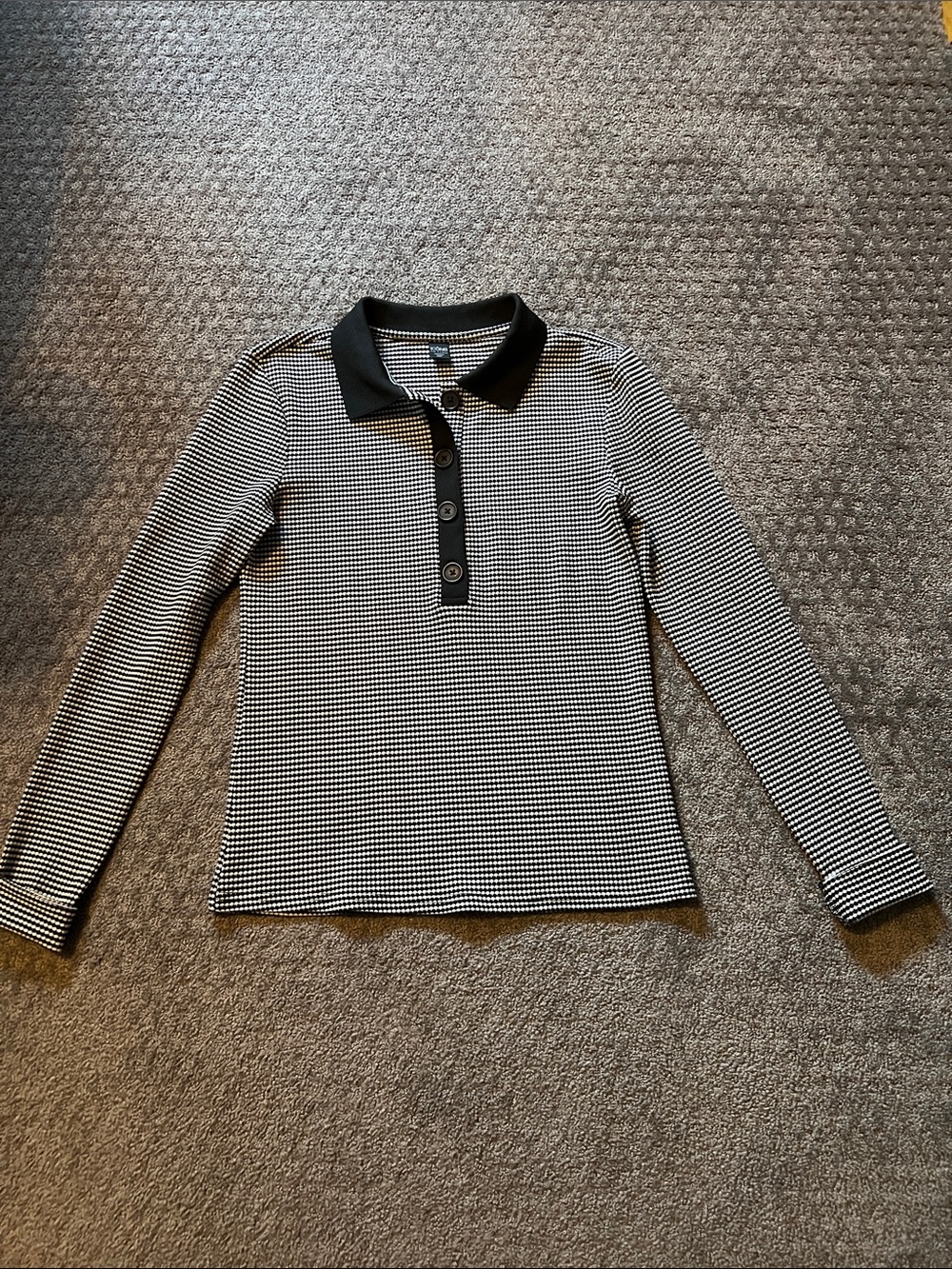 Icone par Simons Classic Black & White V-Neck Polo Sweater